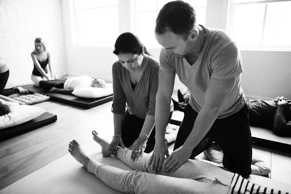 People Training to make Massage — Stock Photo, Image