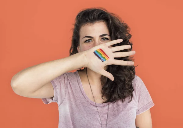 Mulher com bandeira lgtb — Fotografia de Stock