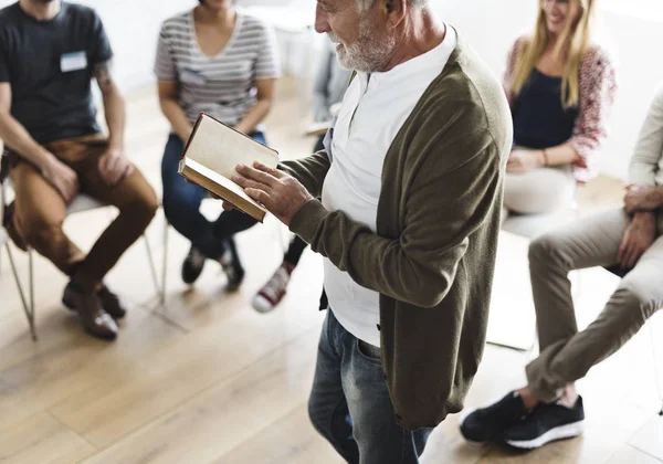 Personer som träffas för seminarium — Stockfoto