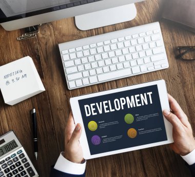 iş kişi dijital tablet kullanma