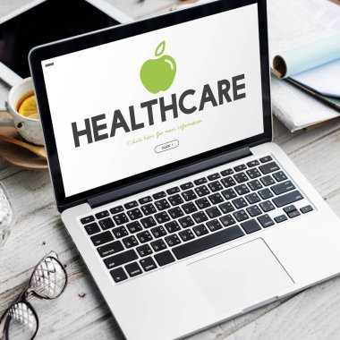 çalışma alanı tablo açılan laptop