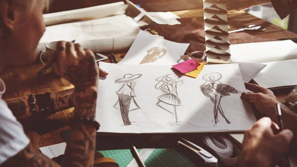 Elegant modedesigner ritning — Stockfoto