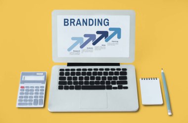 Ofis, banka donatımı ile dizüstü bilgisayar