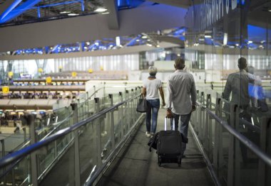 Üst düzey iki Havaalanı terminal içinde
