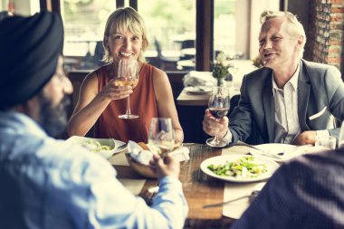 Restoranında yemek insanlar