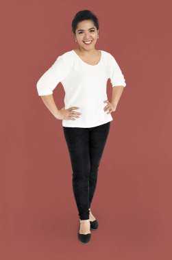 Asyalı kadın ellerimi kalçalarına