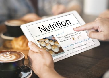 Dijital tablet holding kişi eller