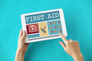 insan elinden tutarak dijital tablet