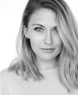 stüdyoda Kafkas kadın 