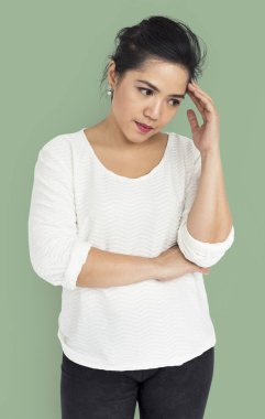 el üzerinde kafa tutan kadın