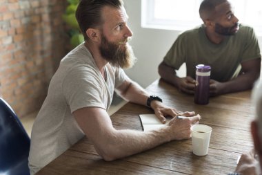 Office toplantıda insanlar