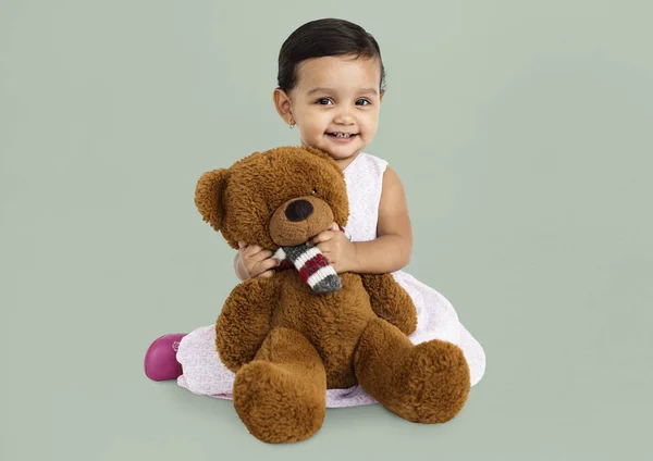 Meisje met teddybeer — Stockfoto