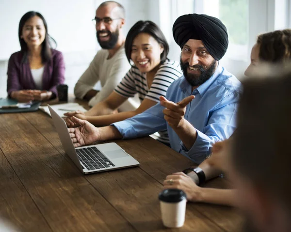 Personnes présentes à la réunion au bureau — Photo