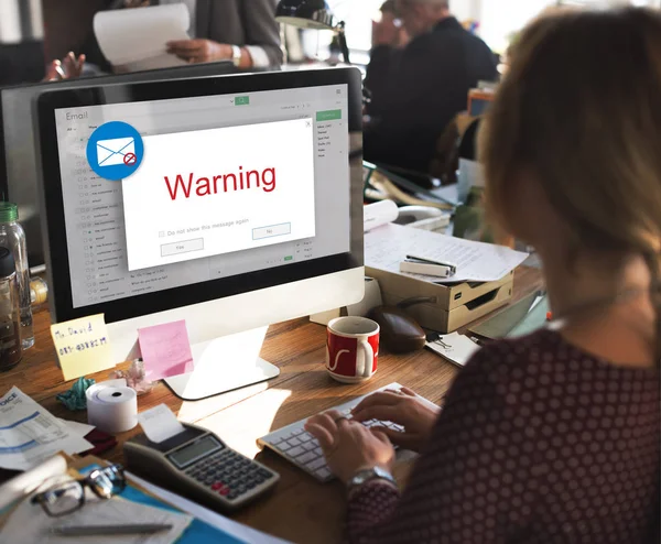 Business woman working with computer — Stock Photo, Image