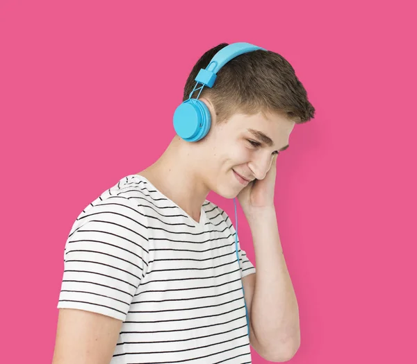 Facet Lisiten muzyki w słuchawkach — Zdjęcie stockowe