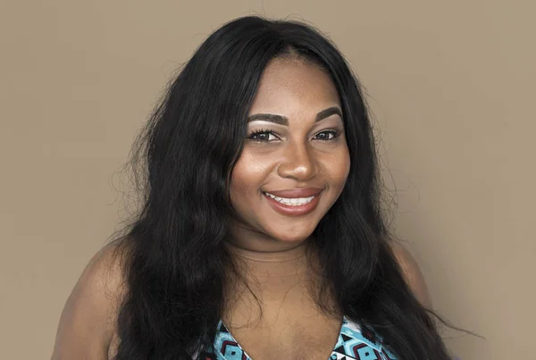 Femme afro-américaine souriante — Photo
