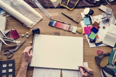 Yaratıcı tasarımcı çizim