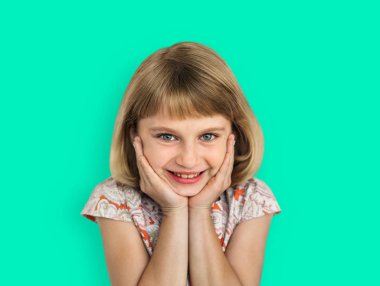 Stüdyoda neşeli kız