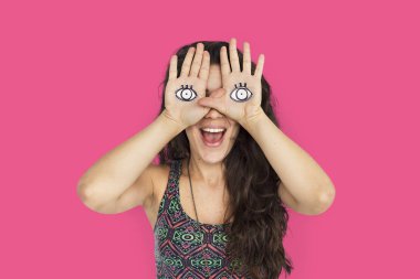 Ellerinde gözlü kadın