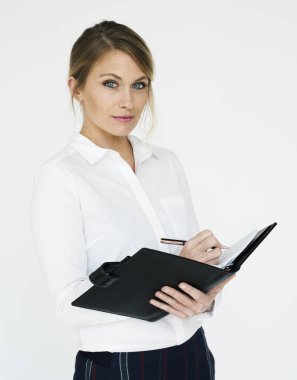  Not defterine yazan iş kadını.