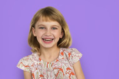 Stüdyoda neşeli kız