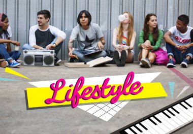 katta oturan ve müzik dinleme arkadaşlar