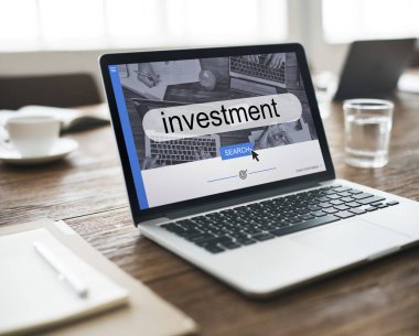 bilgi ile çalışan dizüstü bilgisayar