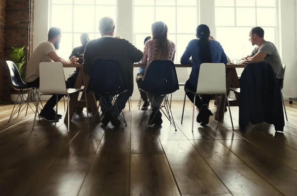 La gente en la reunión en la oficina —  Fotos de Stock