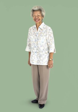 stüdyoda üst düzey Asyalı kadın