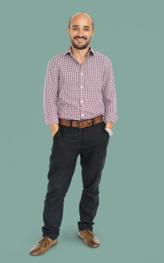 Yakışıklı sakallı adam..