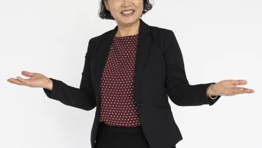 iş kadını elleriyle işaret 