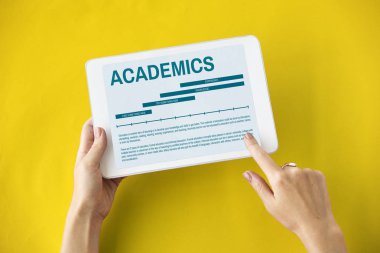 insan elinden tutarak dijital tablet