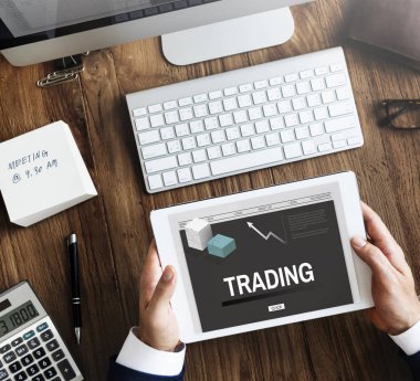 iş kişi dijital tablet kullanma