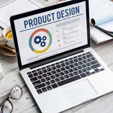 çalışma alanı tablo açılan laptop