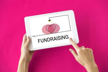 insan elinden tutarak dijital tablet