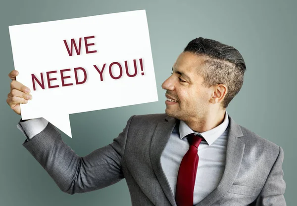 konuşma balonu tutan işadamı