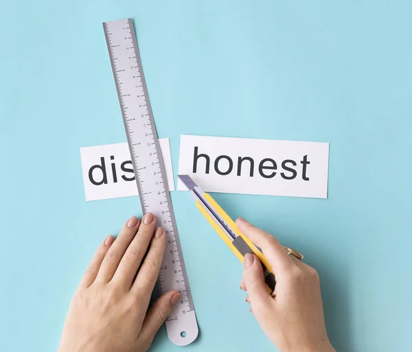 Hands cutting slip of paper — Stock Photo, Image