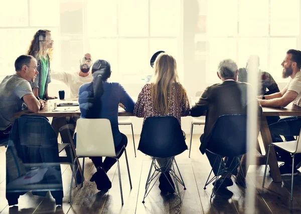 Personer vid mötet i Office — Stockfoto