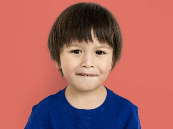 Menino bonito no estúdio — Fotografia de Stock