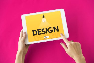 insan elinden tutarak dijital tablet