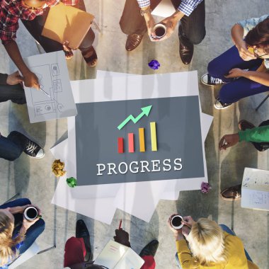 İş adamları birlikte çalışıyor.