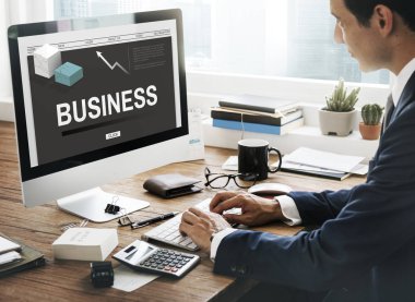 bilgisayarla çalışma iş adamı