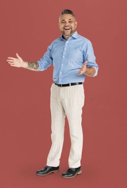  stüdyoda olgun adam 