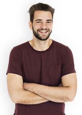 gülümseyen çapraz kollu yakışıklı adam