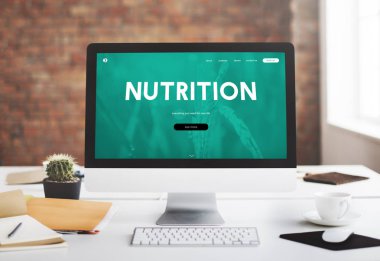 bilgisayarın monitör masada