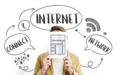 kişi holding dijital tablet 