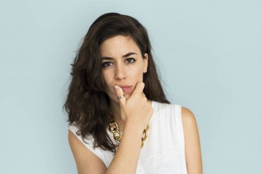 stüdyoda çekici kadın.