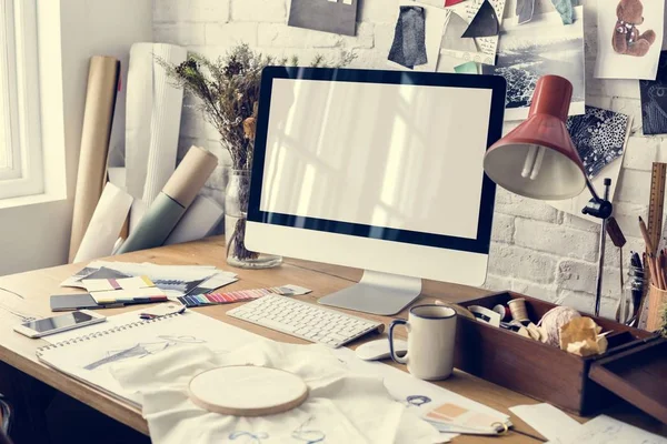 Lugar de trabajo en estudio de moda — Foto de Stock