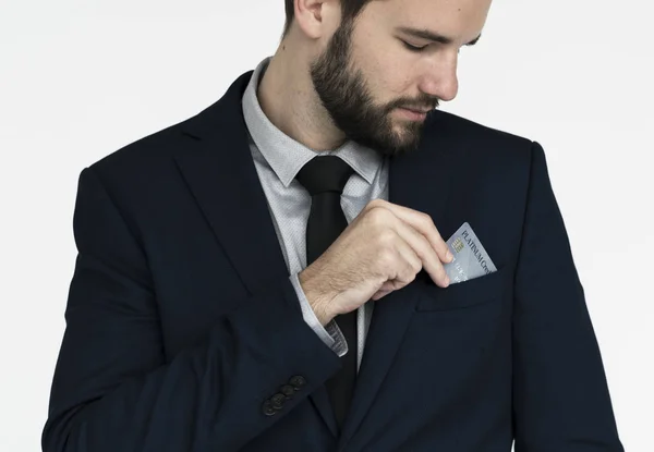 Biznesmen oddanie karty kredytowej w kieszeni — Zdjęcie stockowe