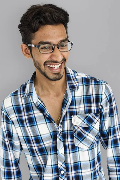 Radostné indický muž v brýlích — Stock fotografie